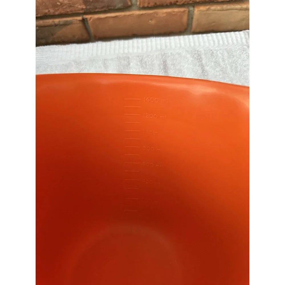 Vtg Rubbermaid Orange Batter Bowl Measuring 1.5 Qt 6 Cup  Grip N Mix‎ #2661  USA
